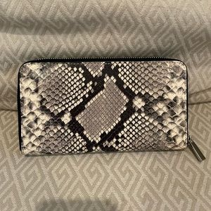 Tory Burch zip wallet